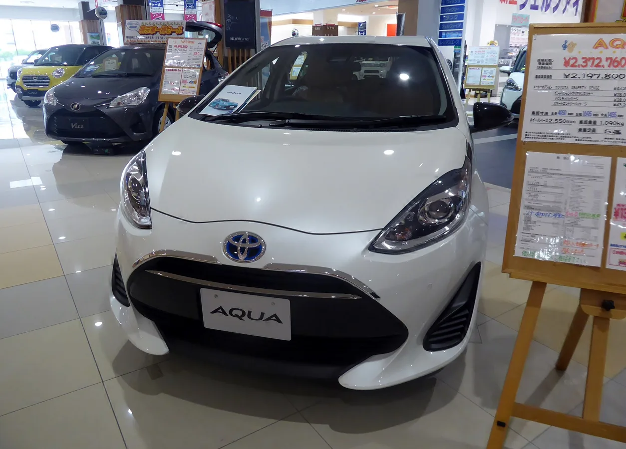 Toyota AQUA S"Rirvie" (DAA-NHP10-VWMVE) front