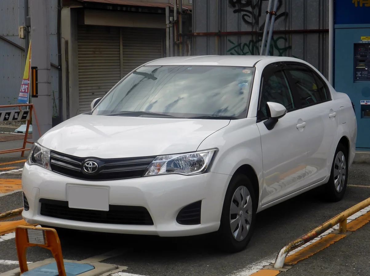 Toyota Corolla Axio (E160) front