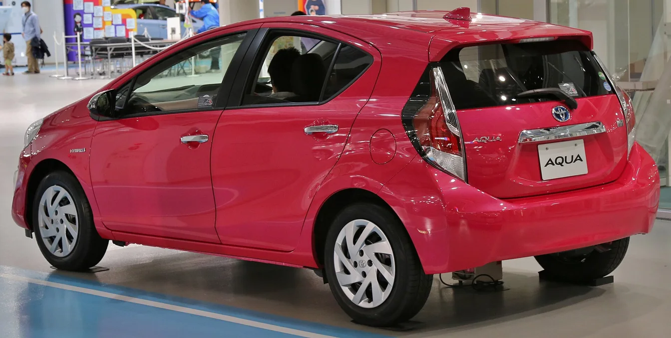 2015 Toyota Aqua rear (cropped)