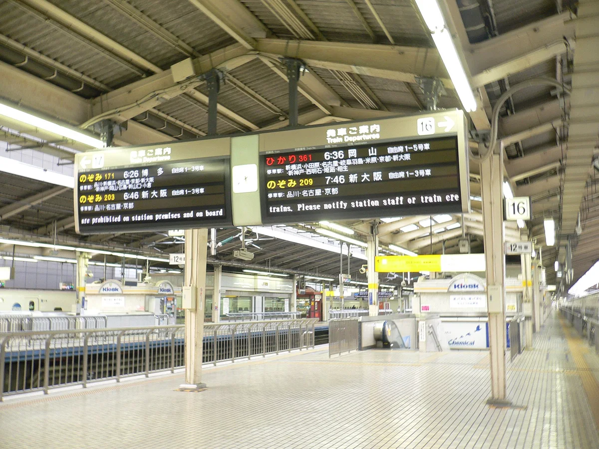 Tokyo-Station-2005-7-21 4