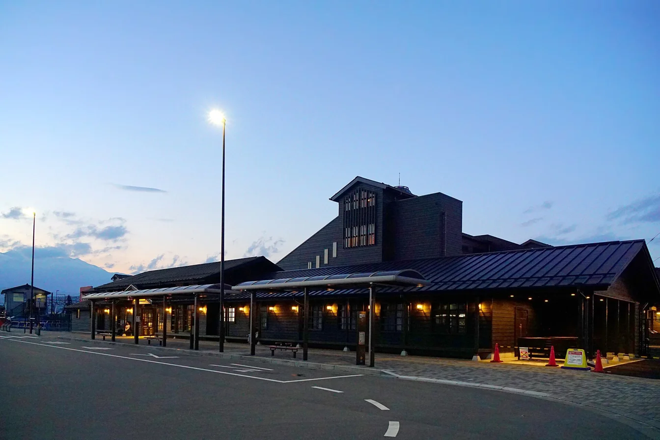 Shimo-Imaichi Station building